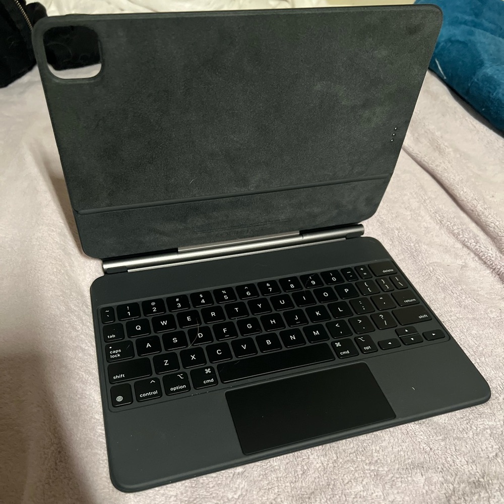 Magic Keyboard for iPad Pro 11-in (4th generation) and iPad Air (5th generation)